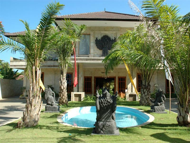 Oyo 2334 Melka Excelsior Hotel Singaraja エクステリア 写真