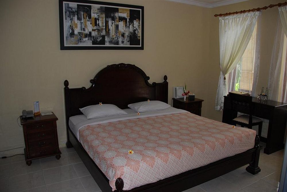 Oyo 2334 Melka Excelsior Hotel Singaraja エクステリア 写真