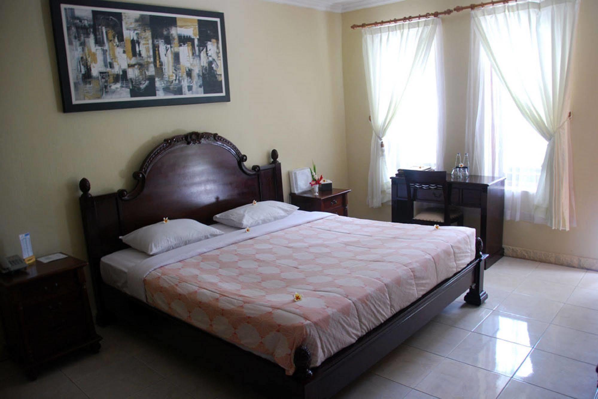 Oyo 2334 Melka Excelsior Hotel Singaraja エクステリア 写真