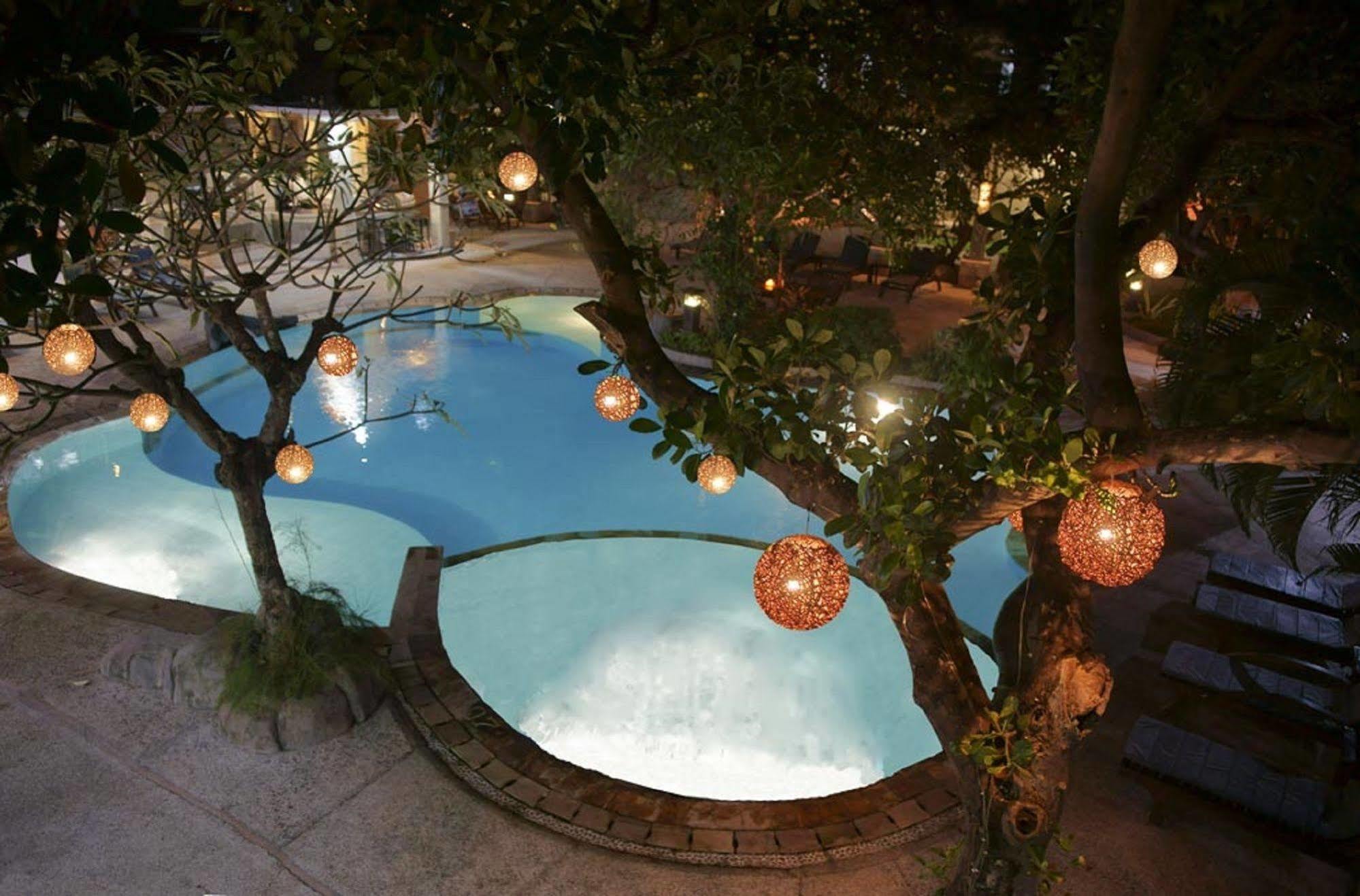 Oyo 2334 Melka Excelsior Hotel Singaraja エクステリア 写真