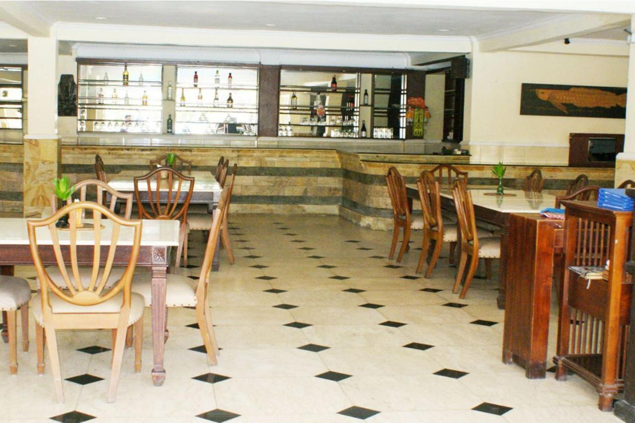 Oyo 2334 Melka Excelsior Hotel Singaraja エクステリア 写真