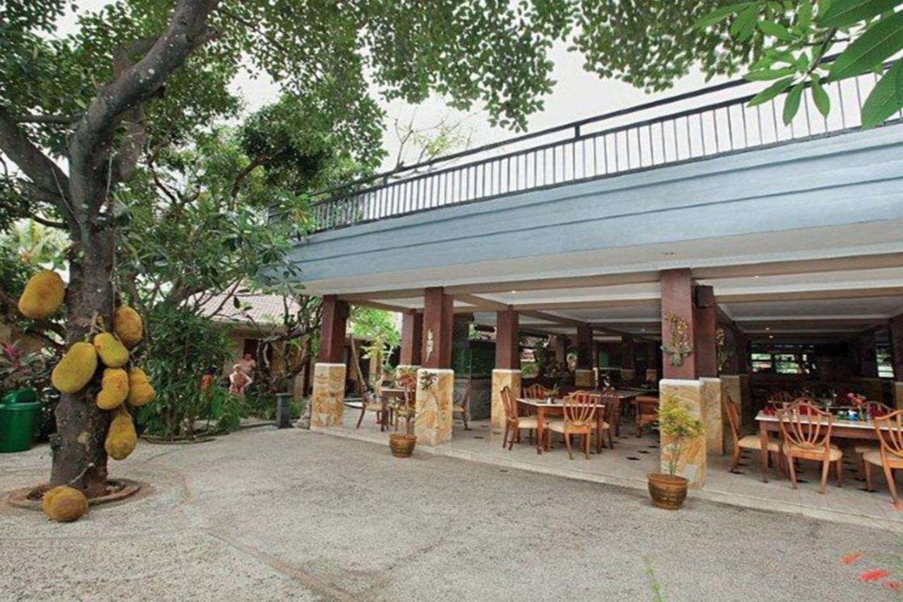Oyo 2334 Melka Excelsior Hotel Singaraja エクステリア 写真