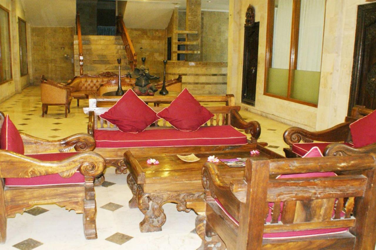 Oyo 2334 Melka Excelsior Hotel Singaraja エクステリア 写真