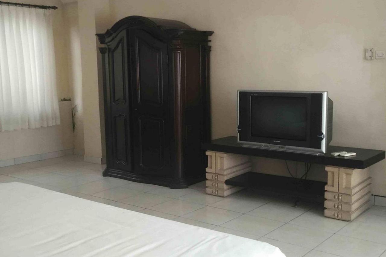 Oyo 2334 Melka Excelsior Hotel Singaraja エクステリア 写真