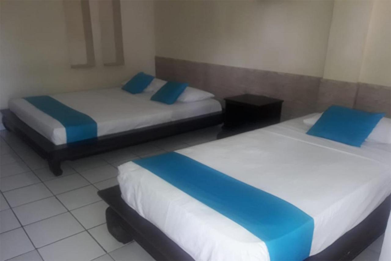 Oyo 2334 Melka Excelsior Hotel Singaraja エクステリア 写真