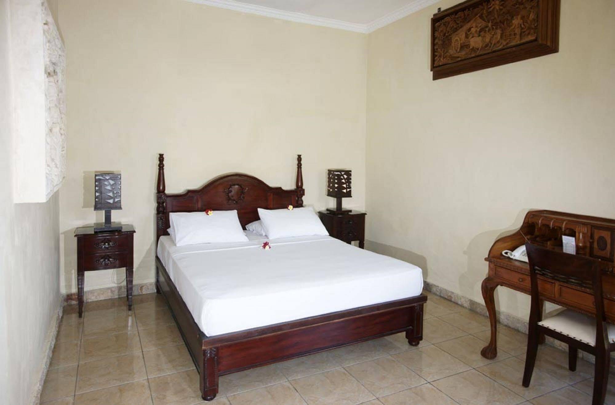 Oyo 2334 Melka Excelsior Hotel Singaraja エクステリア 写真